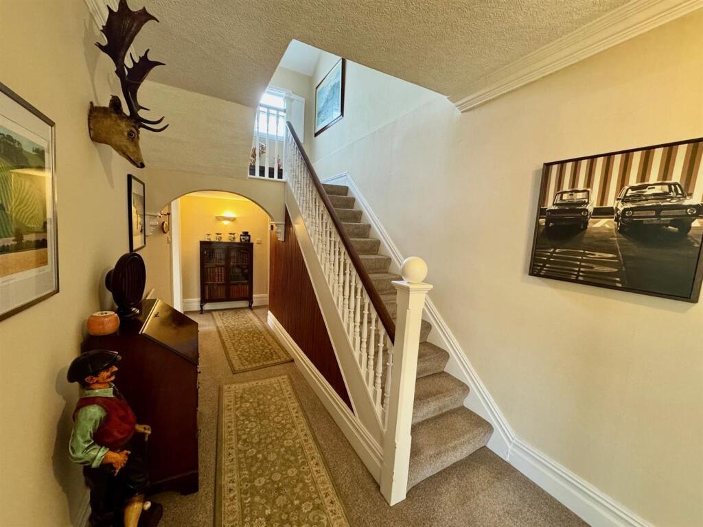 Hallway.jpg