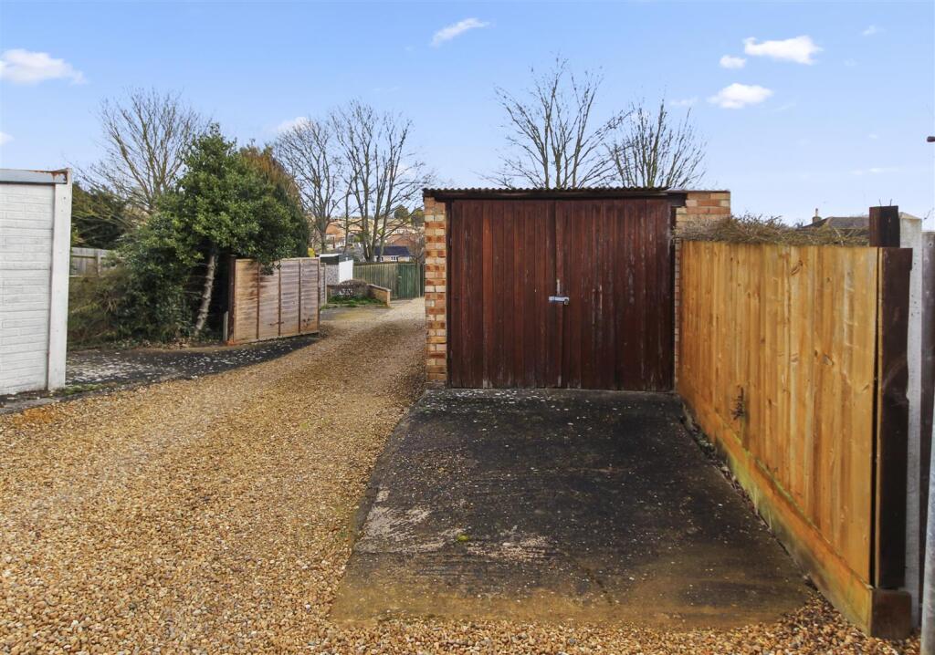 Finedon Road  (28).jpg