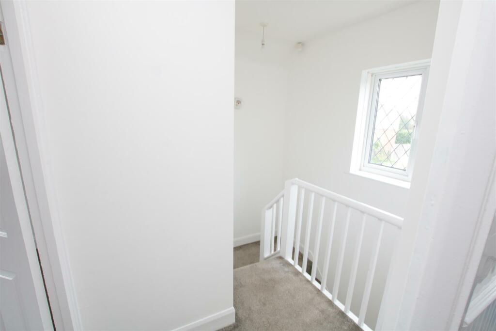 FIRST FLOOR LANDING