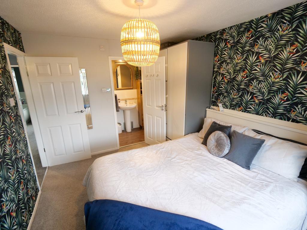 Master Bedroom Dual Aspect