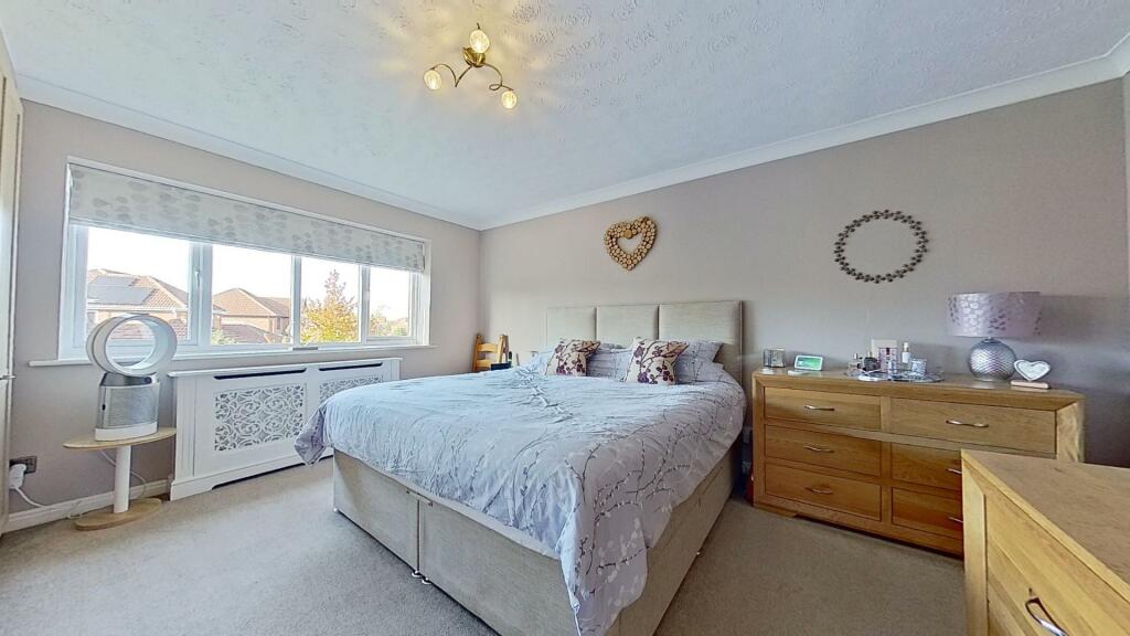 PRINCIPAL BEDROOM