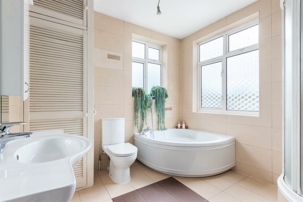 Milner Road  SM4 PH11 (12).jpg