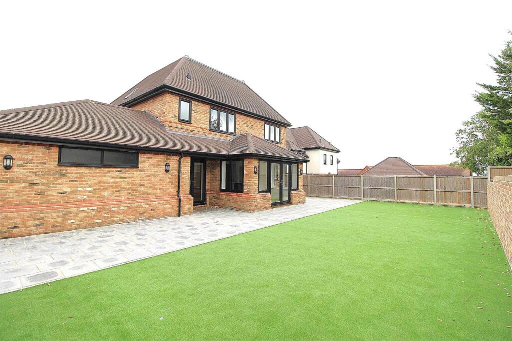 Exterior - Back Garden (2).jpg