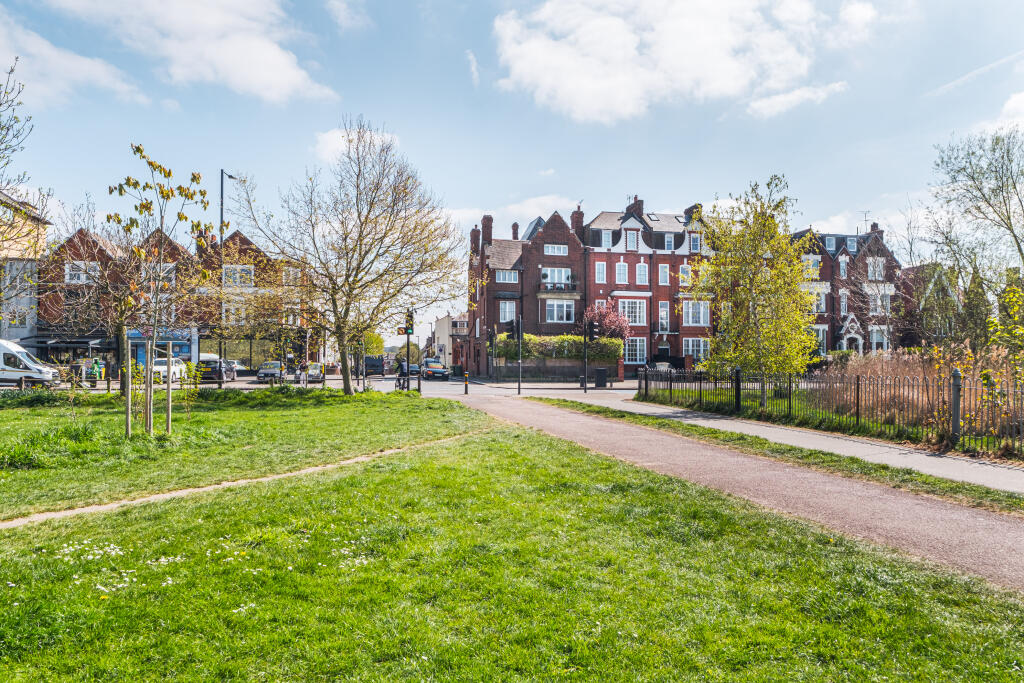 00-clapham-common-south-side-o (38).jpg
