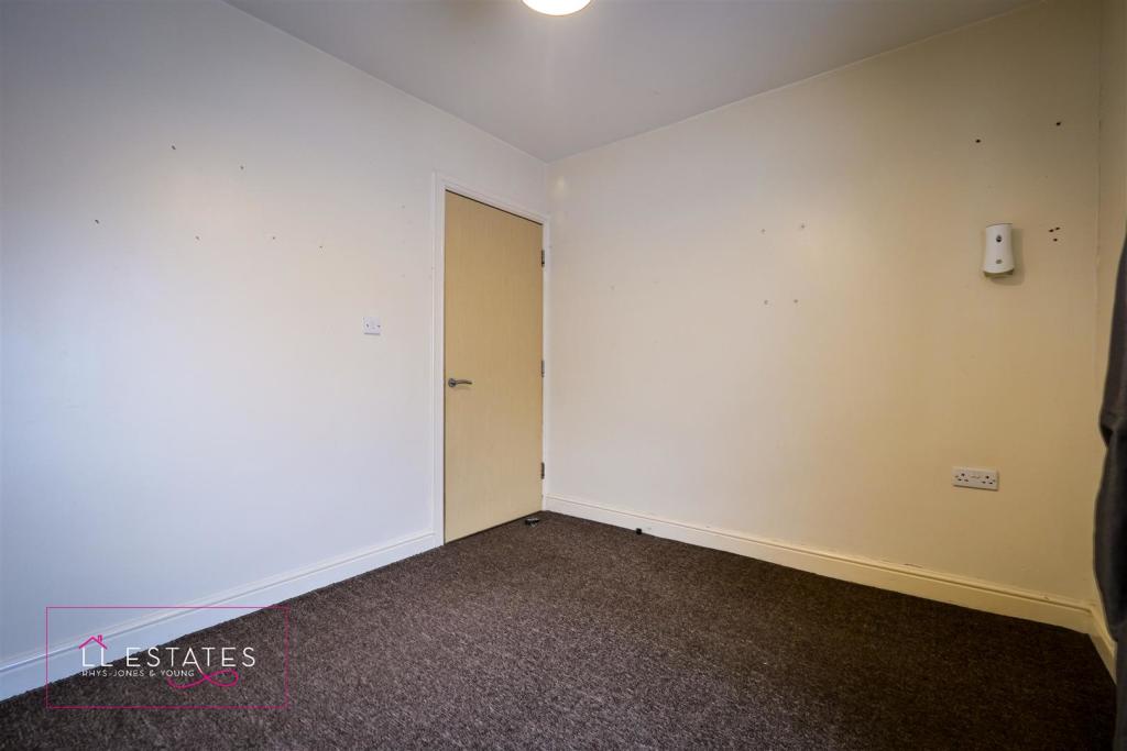 Bedroom 1.jpg