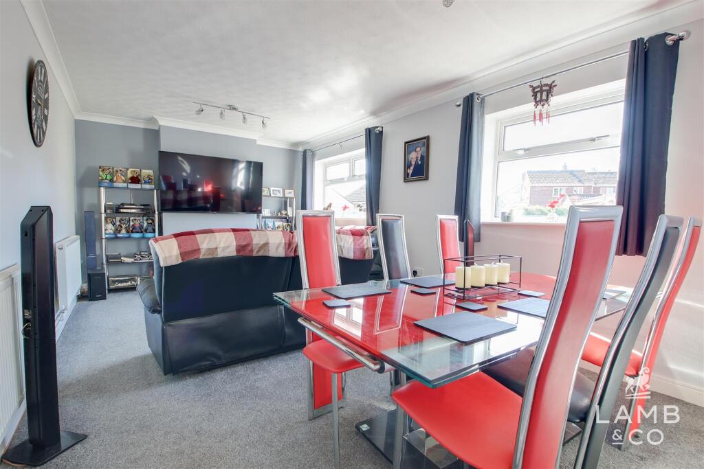 LOUNGE/DINER