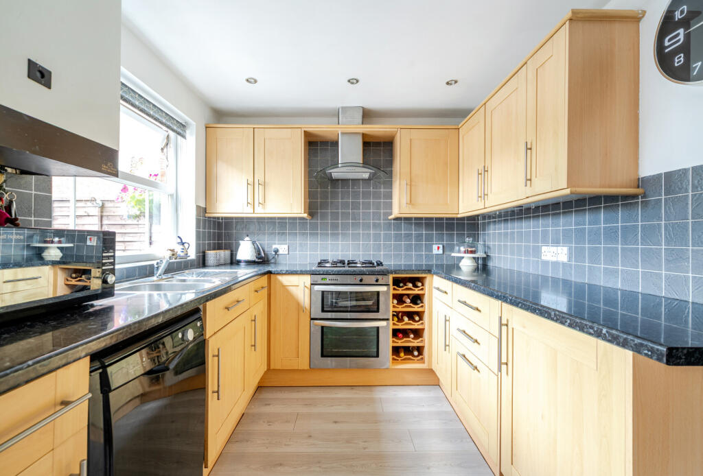 1329579-7-6888e2f...