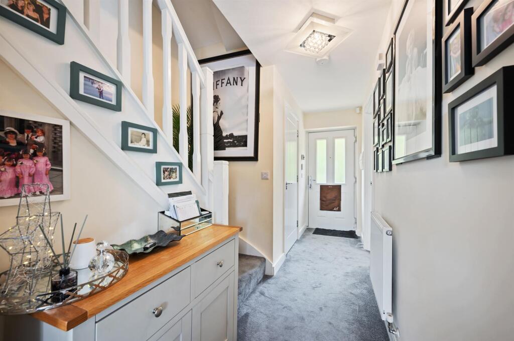 Entrance Hallway  .jpg