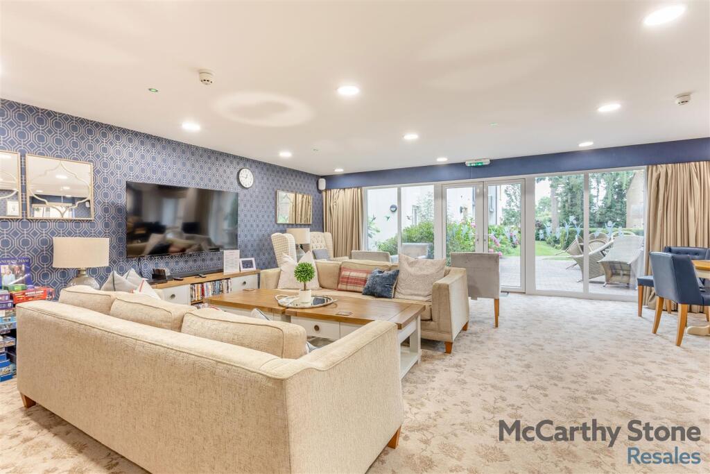 8657699-interior02.jpg