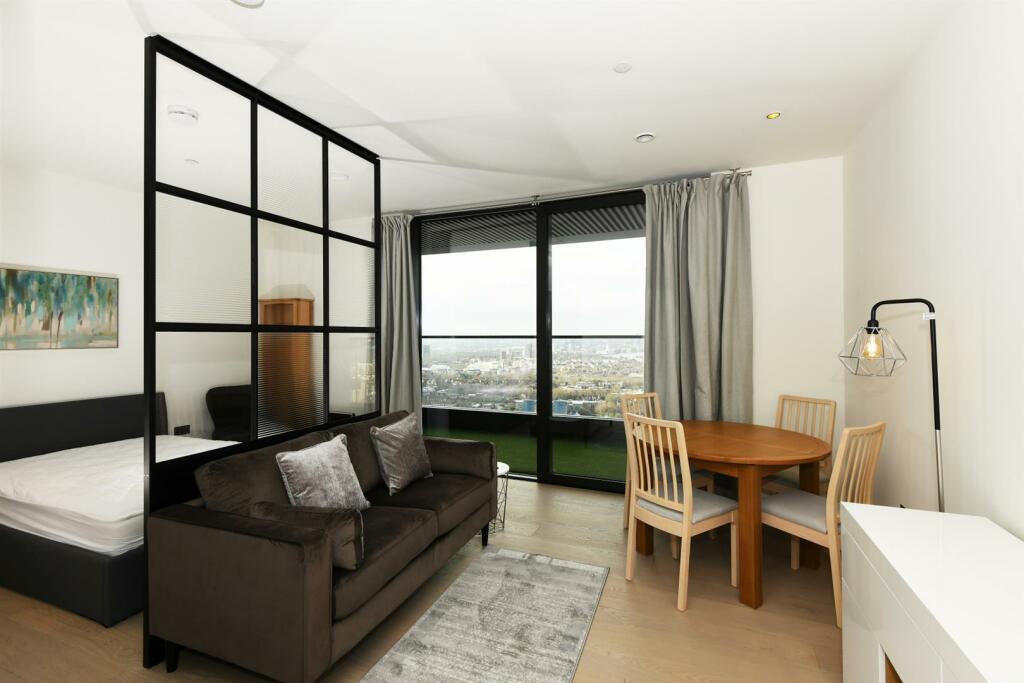 sitting room.JPG