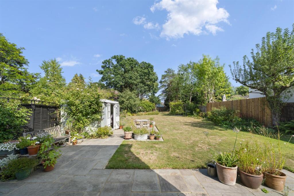 2 Meadow Road Claygate KT10-010.jpg