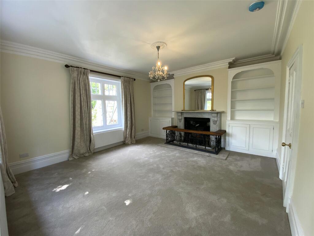 Sitting/Living Room