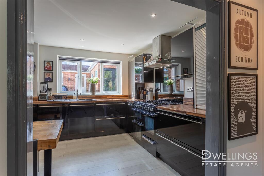 DWELEST- 8 Cheviot Close, Swadlincote, DE11 9EE-00