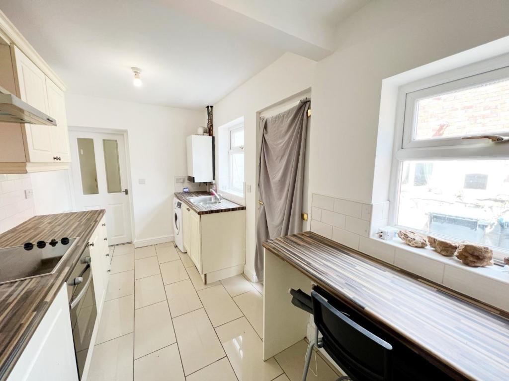 Kitchen 3.jpg