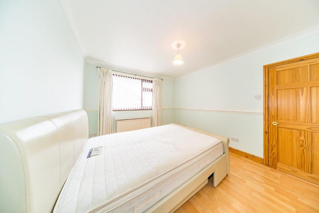 107 Old Lane bedroom 2 2.jpg