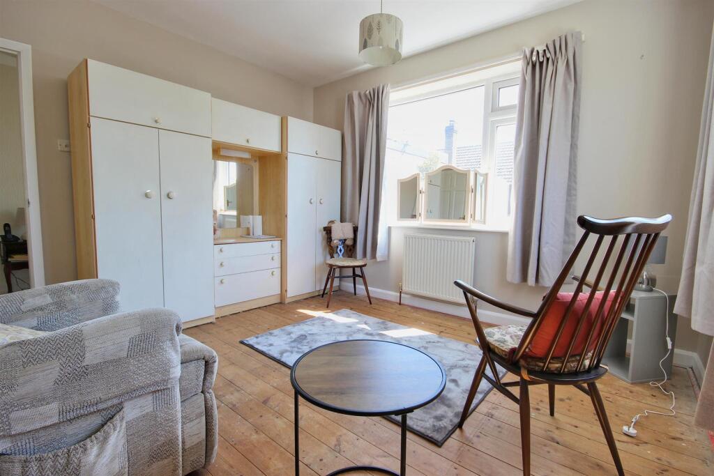 BEDROOM 2