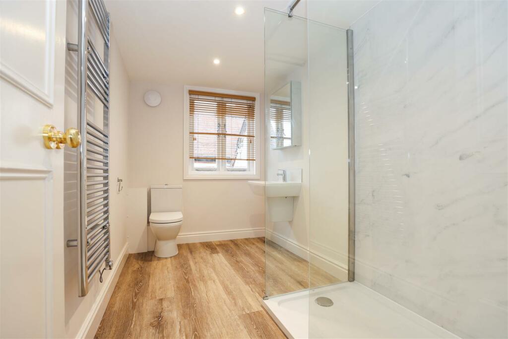 8 Guildhall Street [Bathroom One].jpg
