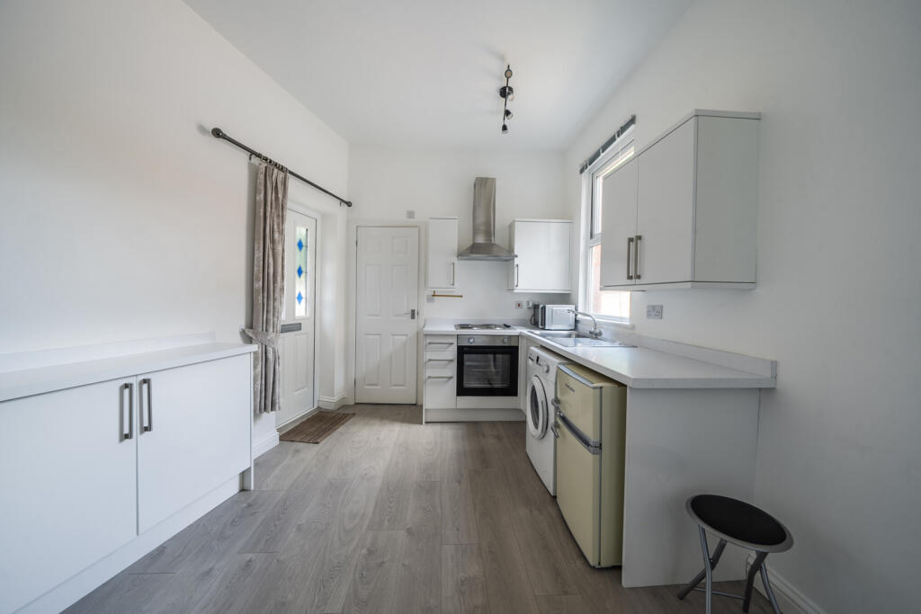 1316162-12-686696...