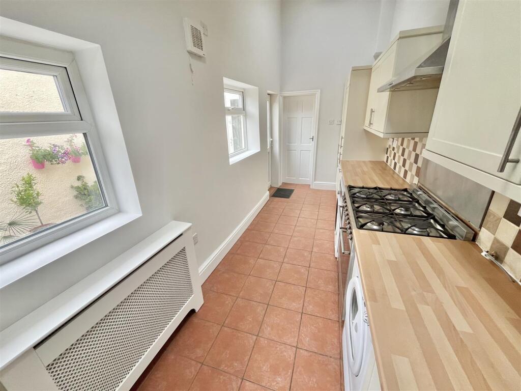 Breakfast Kitchen Aspect 4