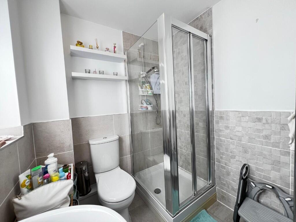 MASTER ENSUITE