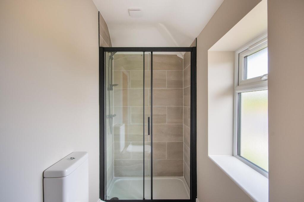 4H2LBH - Ensuite B.jpg