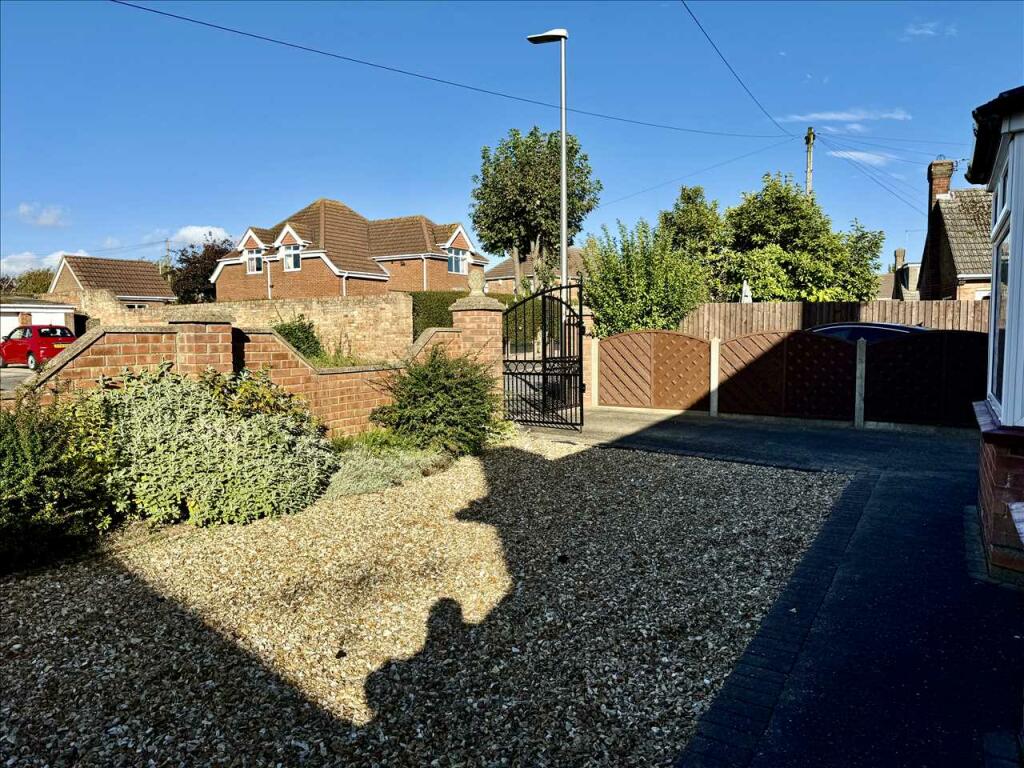 FRONT GARDEN