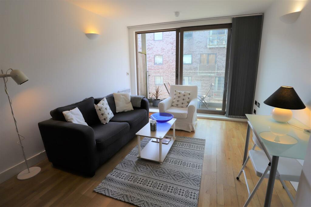 Living Room 2.jpg