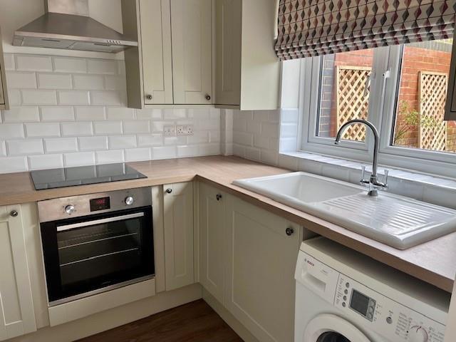 Kitchen 2.jpg