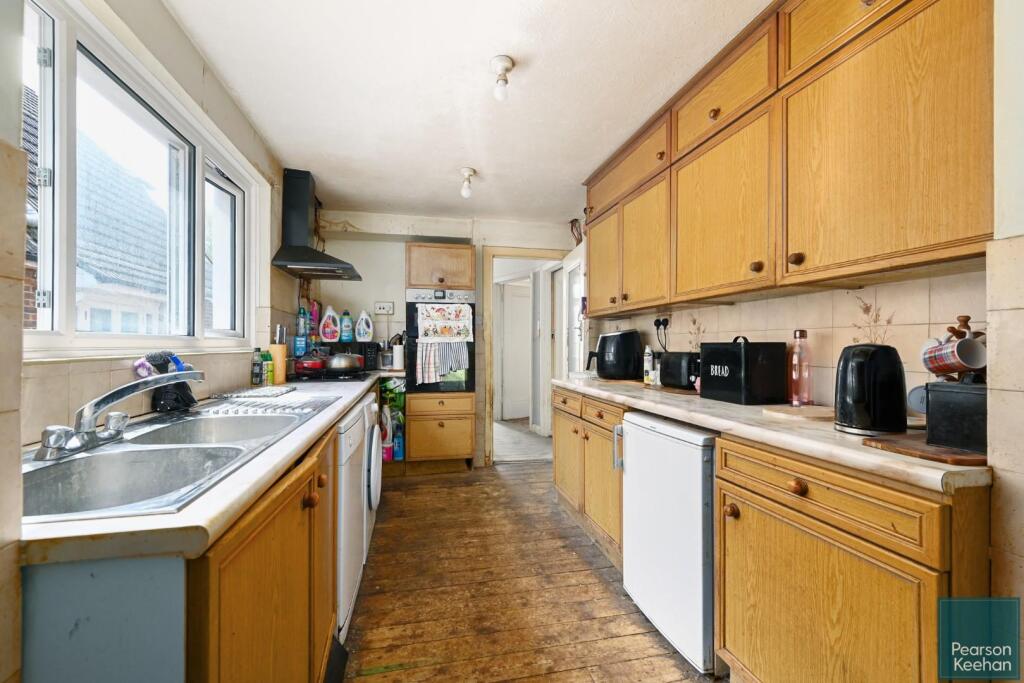 25 Neville Ave, BN3 (9).jpg