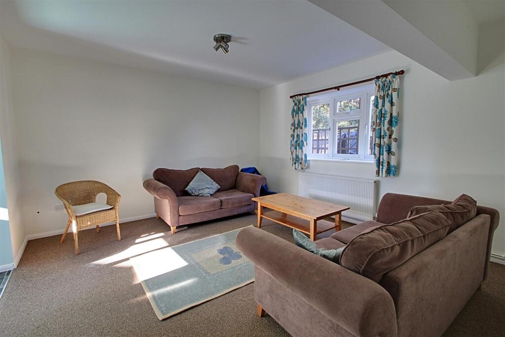 Annexe Living Room 1.jpg