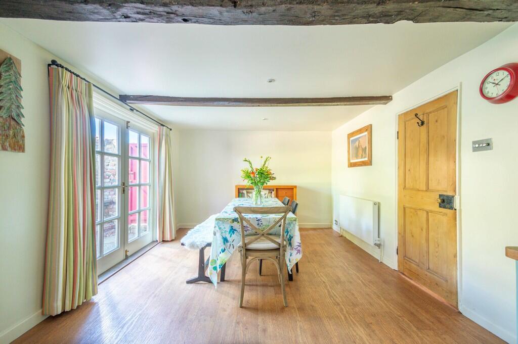 Red House, 11 New...