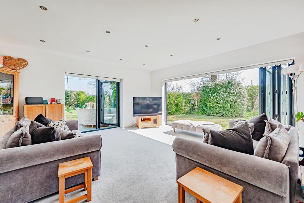 Lounge/Family/Games