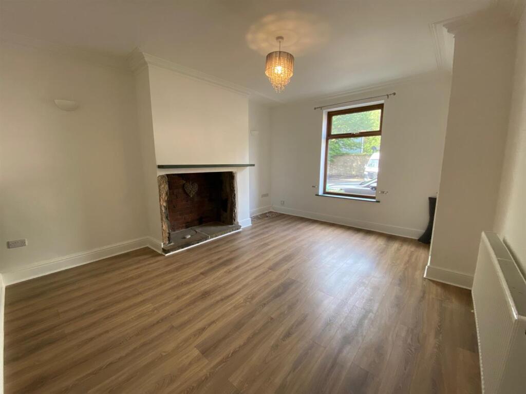 LOUNGE 1.jpg