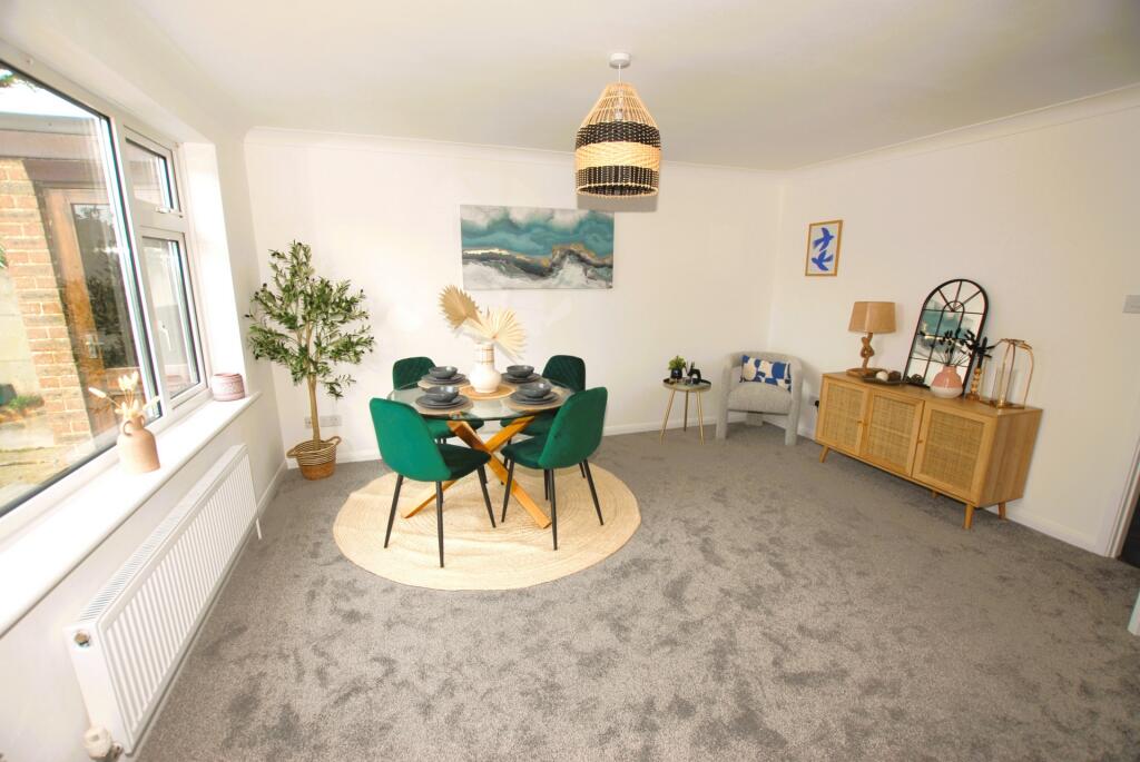 Sitting/dining rm