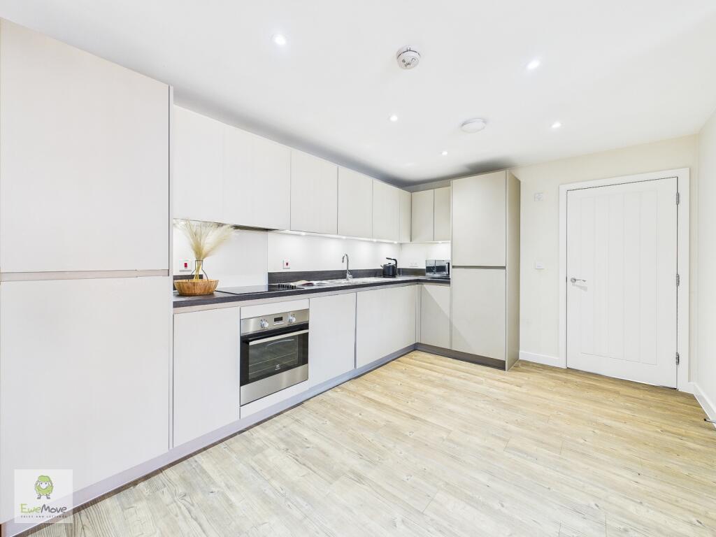 CAM02308G0-PR0221-STILL013-2