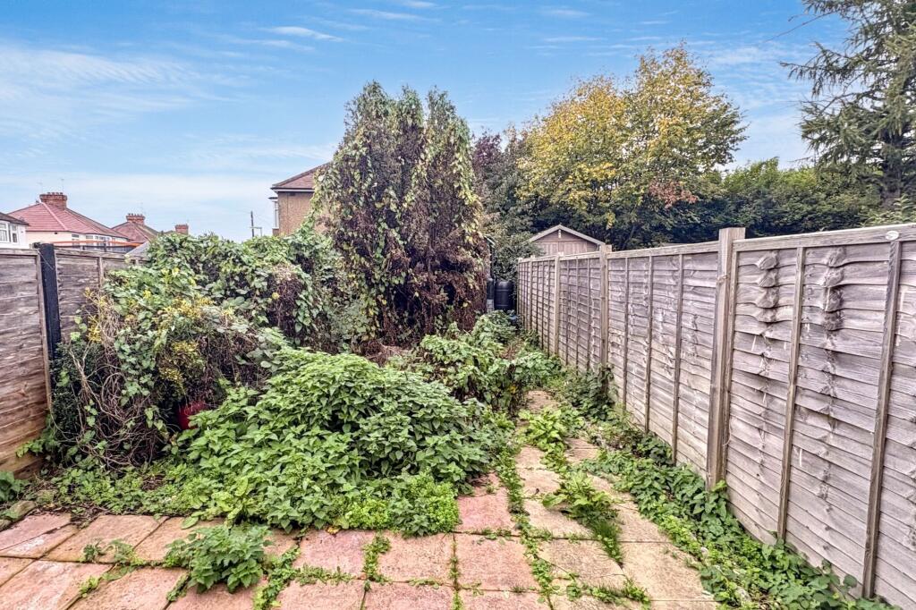 159 Kingston Road, Leatherhead, Surrey, KT22 7NX