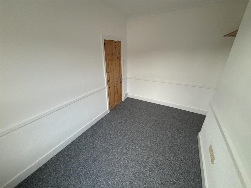 Bedroom 2 (1).jpg