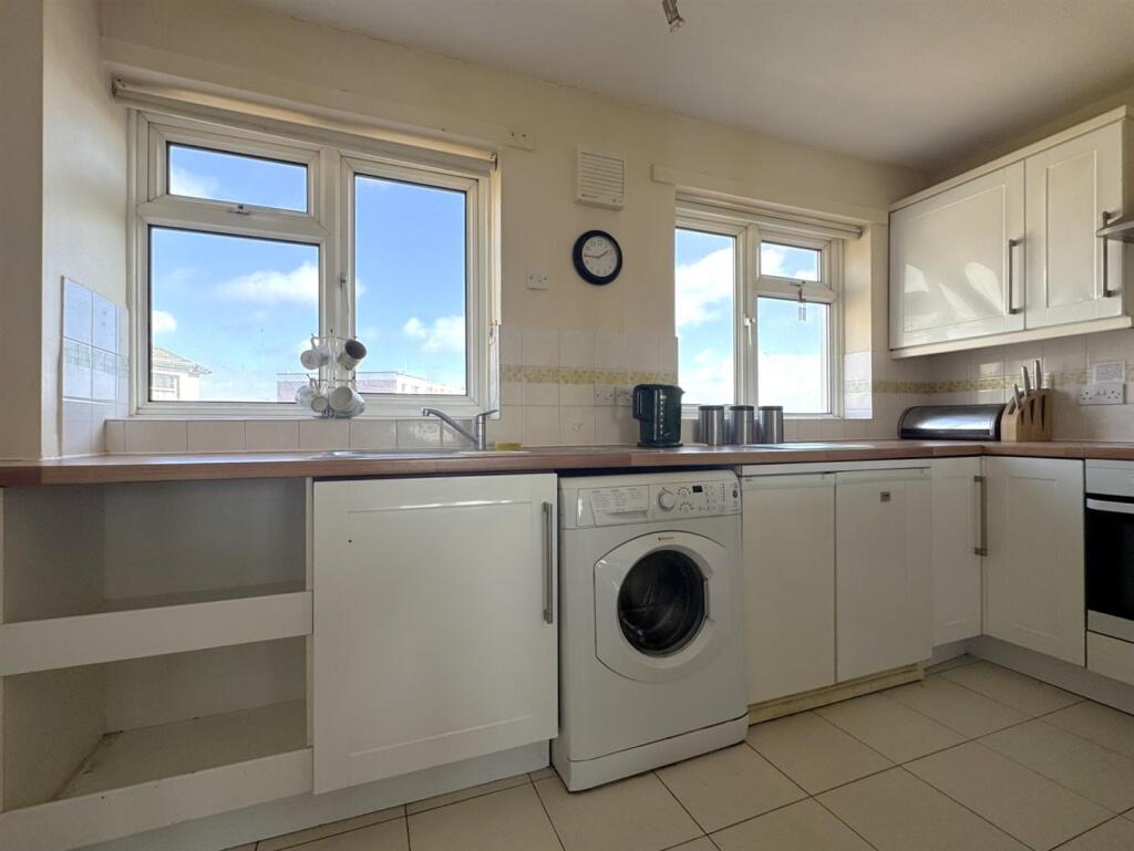 Kitchen 2.jpg