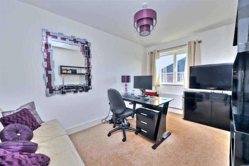 28 Flowers Avenue (26).jpg