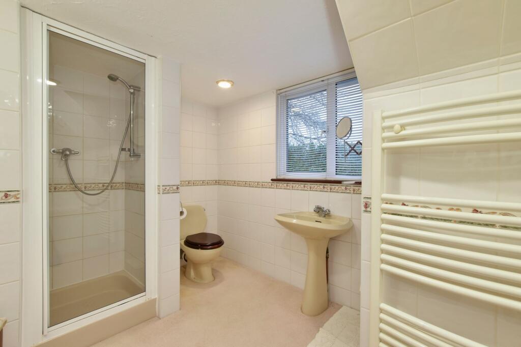 1st Floor Family Bathroom - View 2