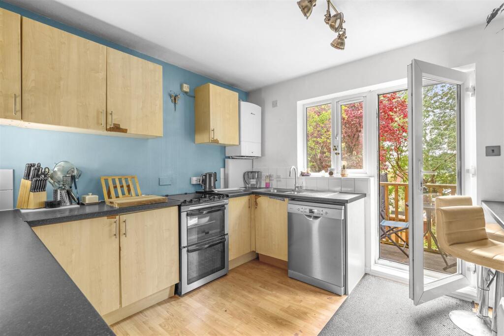 10 Rectory Avenue, HP13 6HW-7.jpg