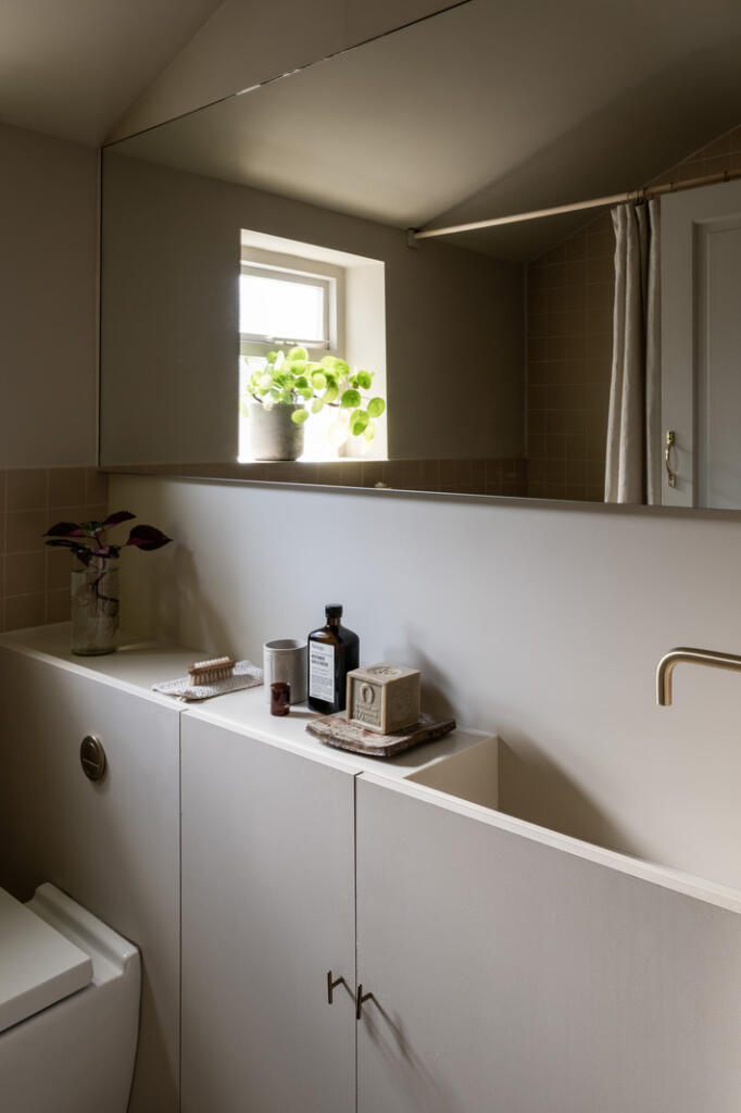 270404 - 20221123-atypical_ARBERY-RD-72_HI_RES.JPG