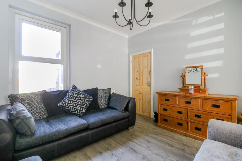 51 Holly Road-16.jpg