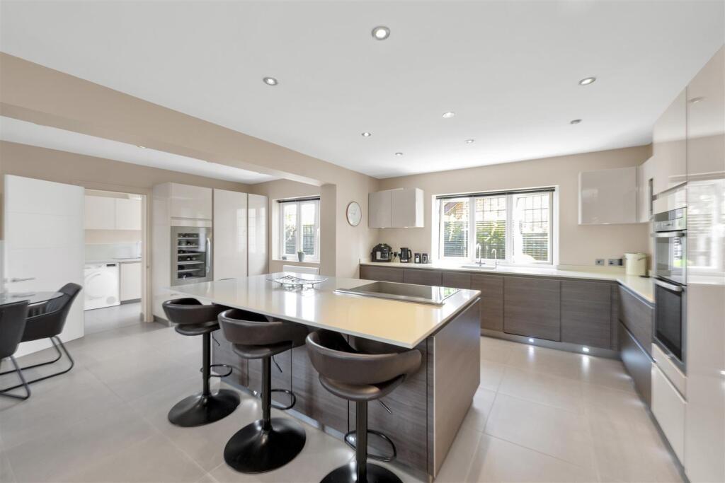 20-Lybury-lane-13.jpg