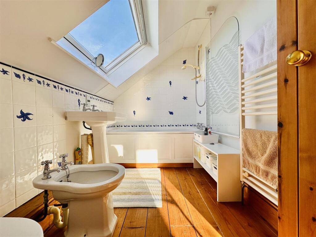En-Suite Bathroom