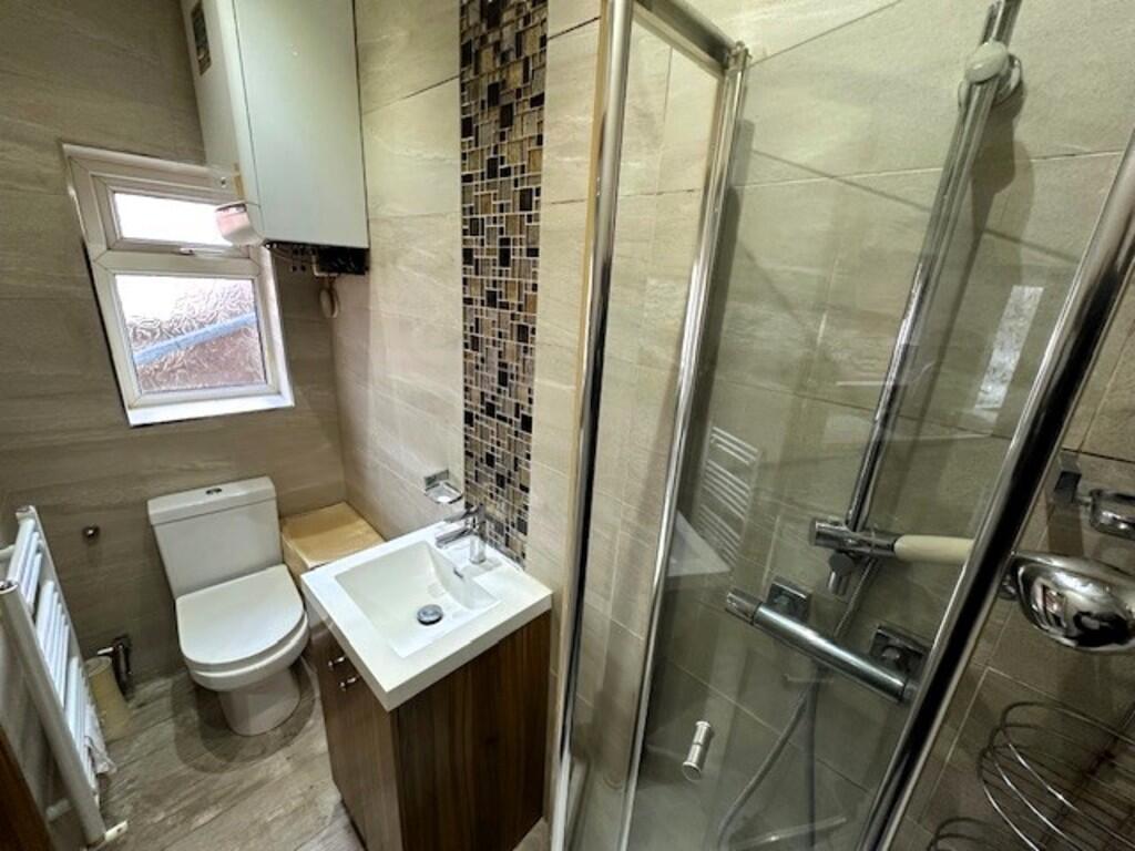 GROUND-FLOOR SHOW...