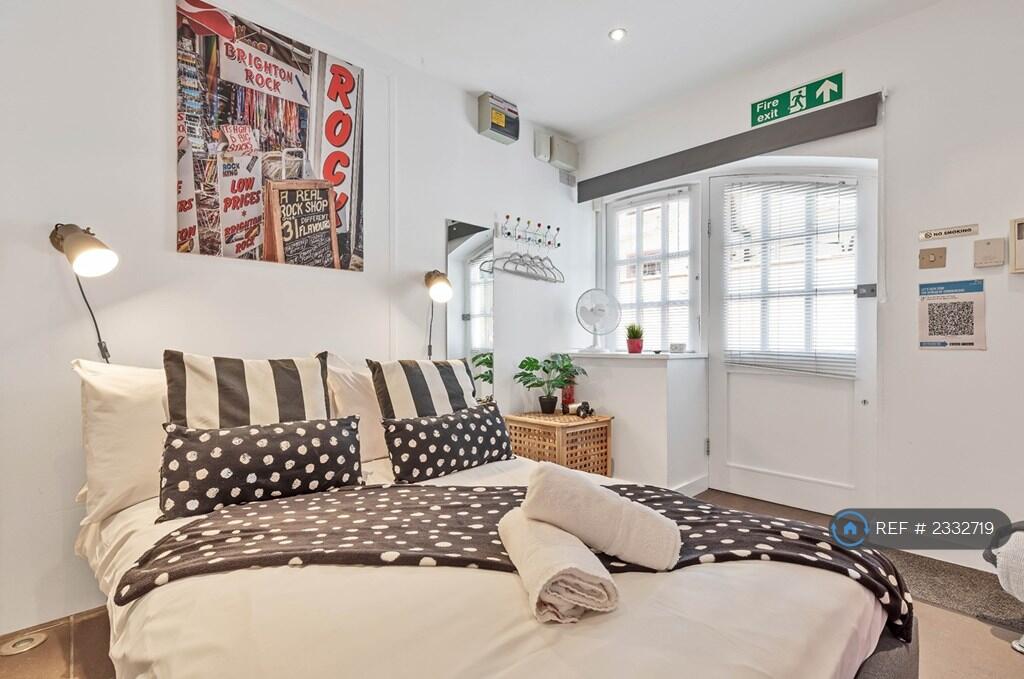 Artist Studio Bed Compressed