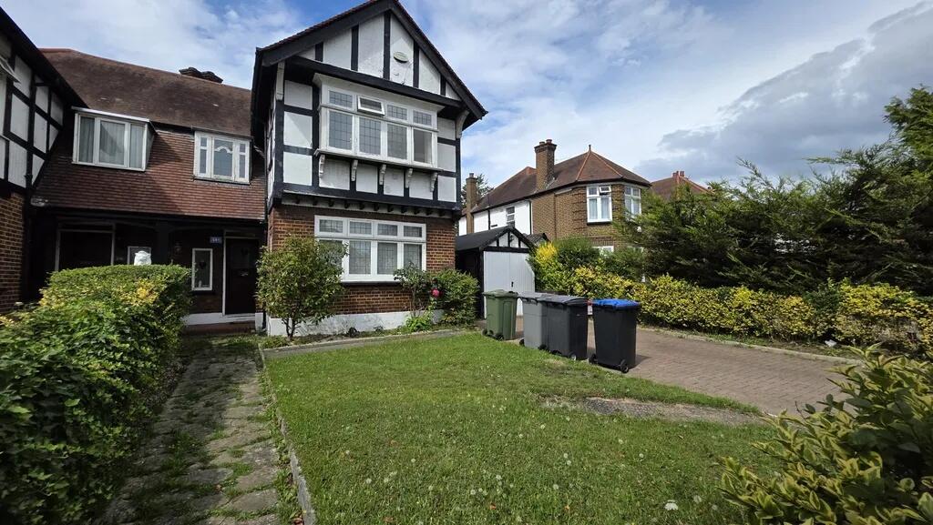 Charming semi-detached house with classic Tudor...