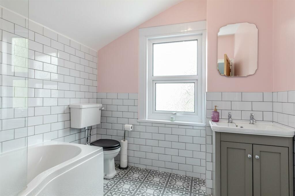 Ellicott Road, Bishopston Bathroom.jpg