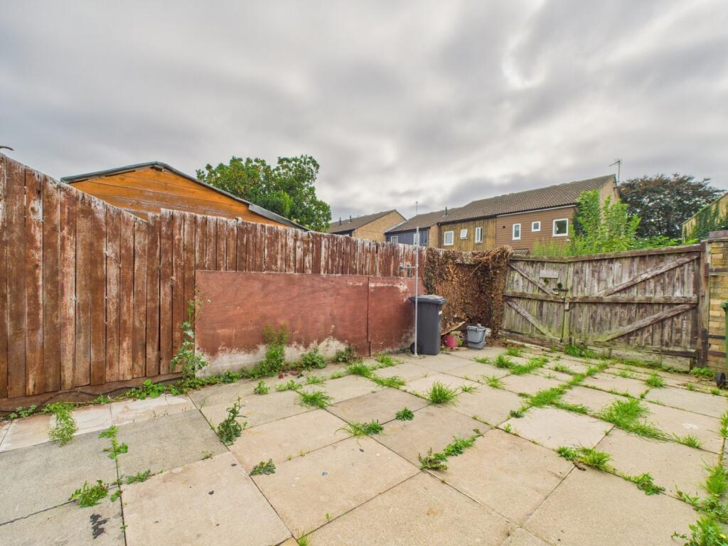 CAM01909G0-PR0406-STILL012